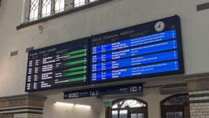 Nowe tablice przyjazdów i odjazdów na stacji Opole Główne