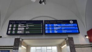 Nowe tablice przyjazdów i odjazdów na stacji Opole Główne