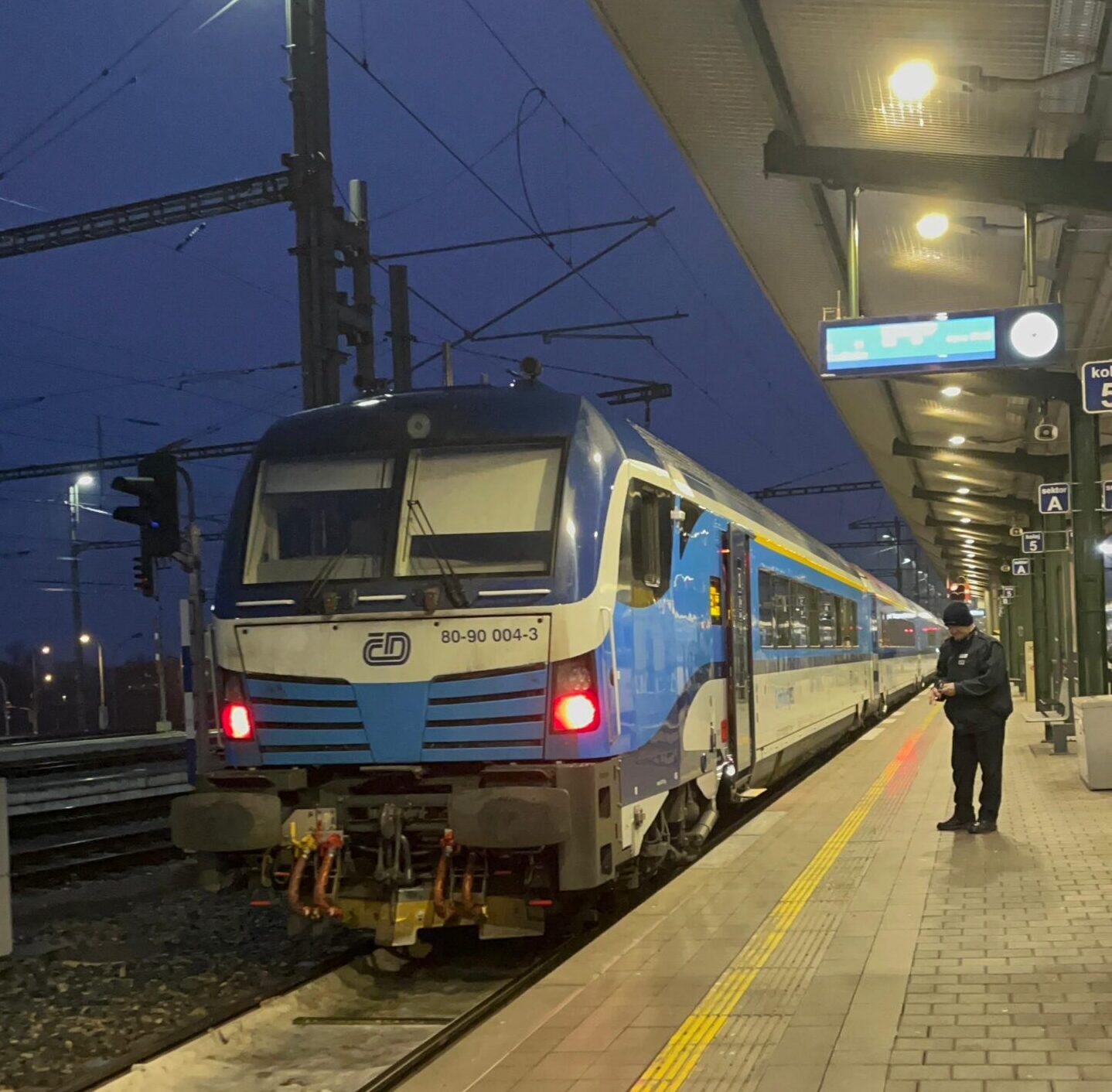 Wagon sterujący składu Comfortjet podczas postoju w Brnie.